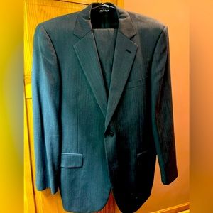 Jos A Bank Men’s Navy Blue Suit Jacket and Pants. Size 44R